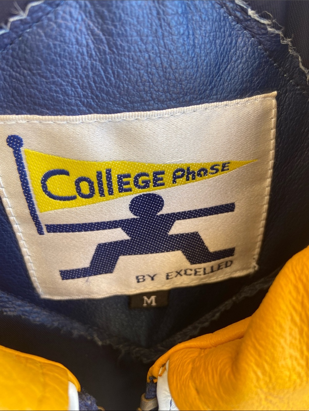 Notre Dame Fighting Irish vintage 80’s Leather Jacket - Gold/Navy/White size M - Picture 3 of 10